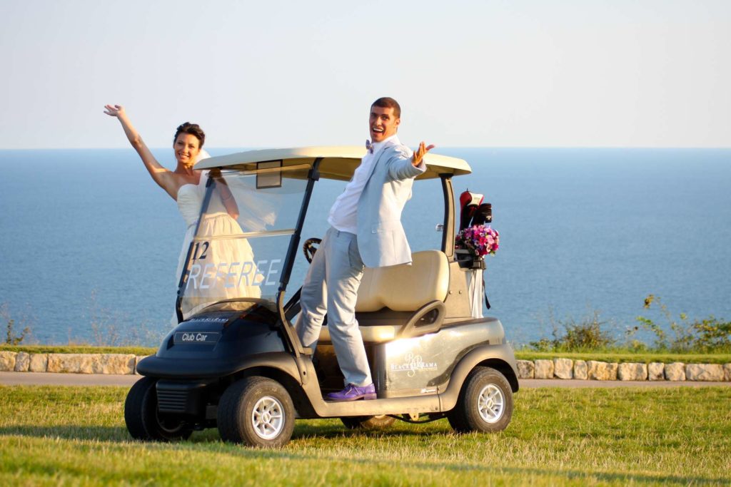 Nunta pe treneul de golf