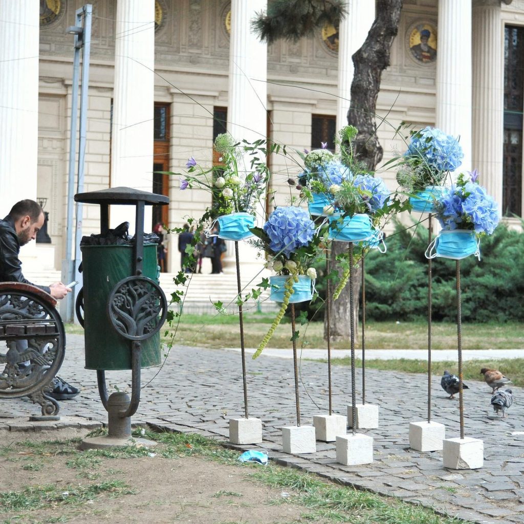 Florile au devent un manifest pentru frumuste si normalitate