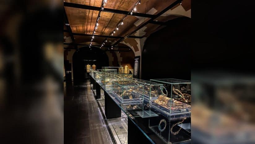 Deschopera universul CHANEL printr-o expozitie dedicata designerului Coco Chanel