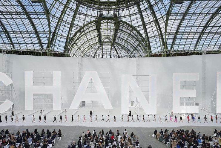 Chanel a prezentat colectia primavara-vara 2021 inspirata din lumea filmului