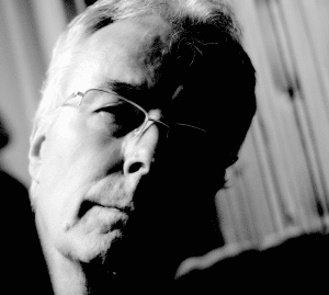 Serialul The Crown amestec de fictiune si realitate ce are ca rezultat un fel de documentar