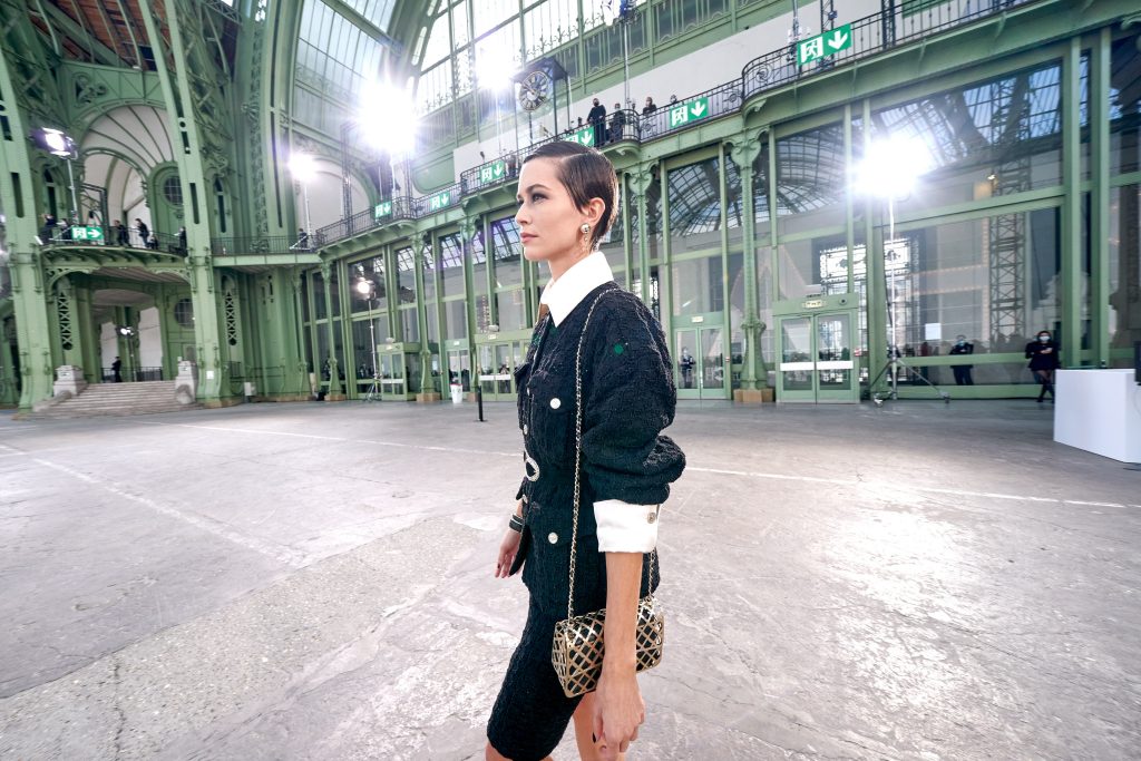 Saptamana Modei de la Paris a combinat realul cu virtualul intr-o serie de prezentari ale marilor case de moda