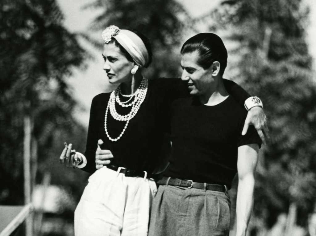 Deschopera universul CHANEL printr-o expozitie dedicata designerului Coco Chanel