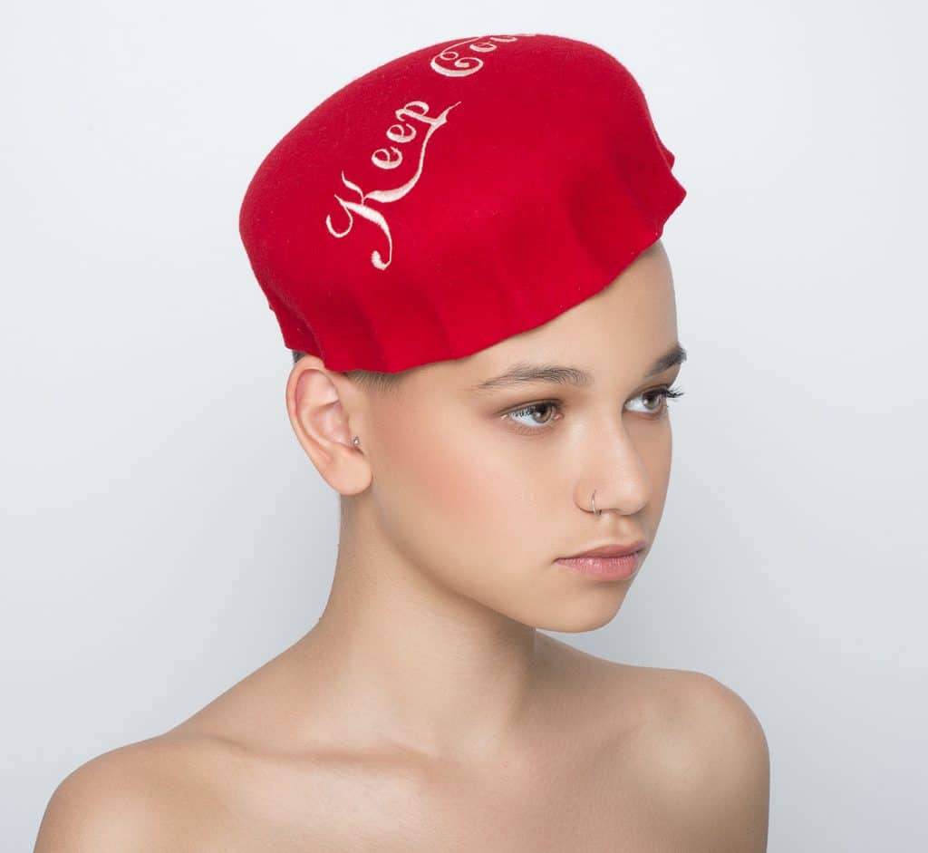 Designerul de palarii Corina Leca realizeaza accesorii personalizate