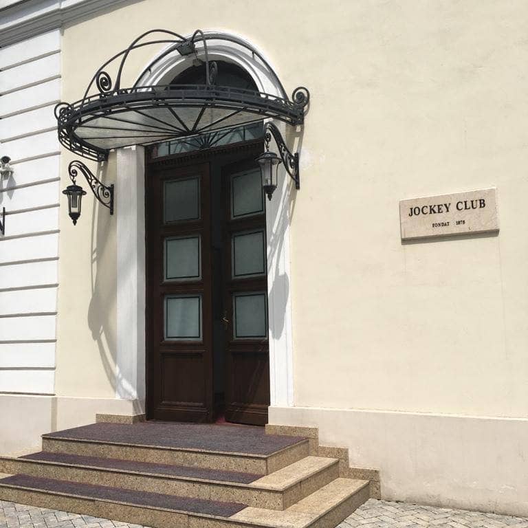 Jockey Clu Romania reinvie traditia curselor galop cu cai pur sange englez