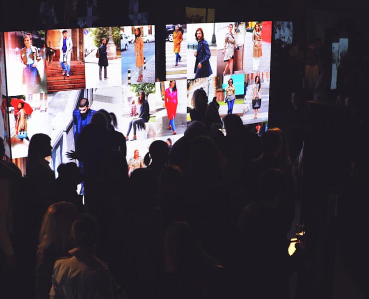 Bloggerii de moda influenteaza alegerile vestimentare globale