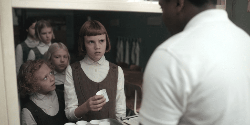 Noul serial Netflix The Quuen's Gambit are ca tema centrala sahul si adictia de calmante