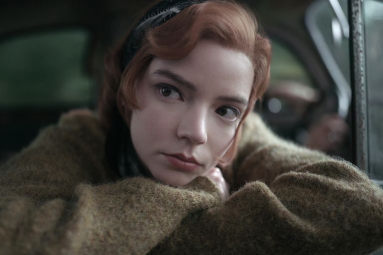 Noul serial Netflix The Quuen's Gambit are ca tema centrala sahul si adictia de calmante