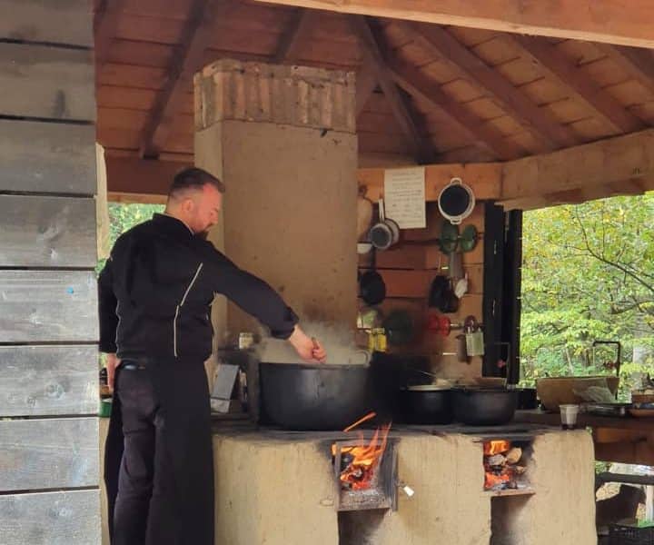 Chef Catalin Ivanof gateste pentru corporatisti si e pasionat de bucataria straveche romaneasca!