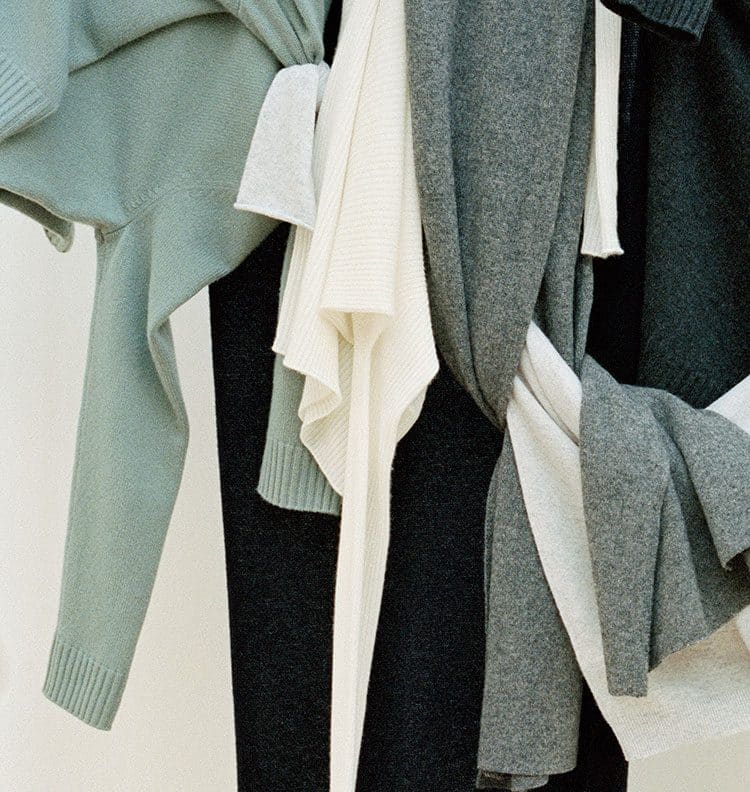 COS colaboreaza cu Aid by Trade Foundation pentru colectia din casmir