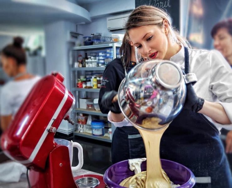Patrunde in universul cofetariei si dulciurilor cu Roxana Tanase