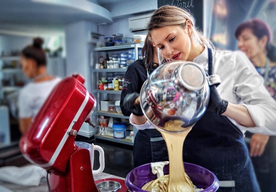 Patrunde in universul cofetariei si dulciurilor cu Roxana Tanase