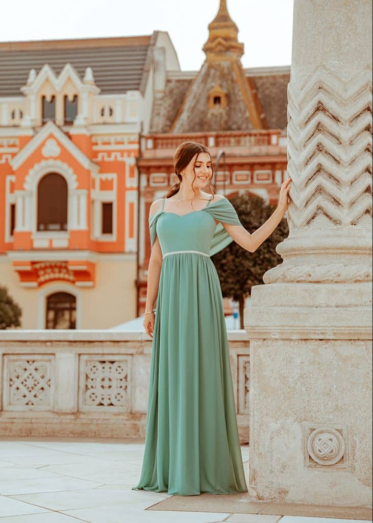 Descopera povetea influencerului roman de succes Larisa Costea