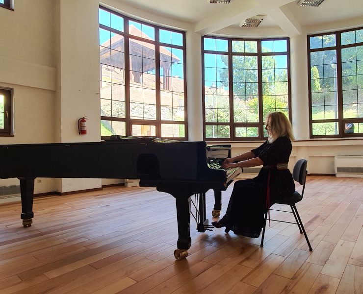 Madalina Pasol una dintre cele mai talentate pianiste din Romania
