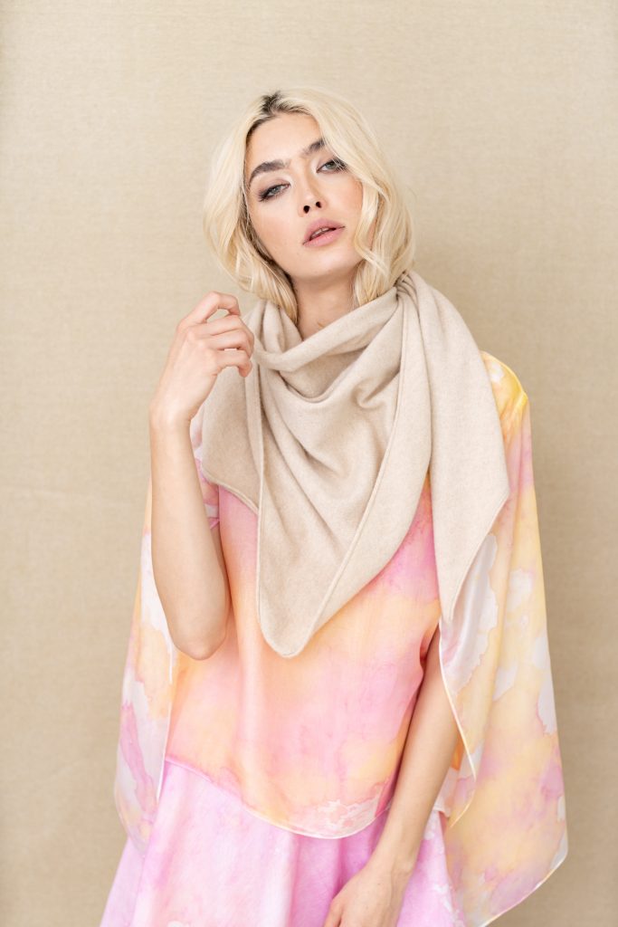 Designerul Laura Hincu povesteste despre buiness-ul cu matase si casmir