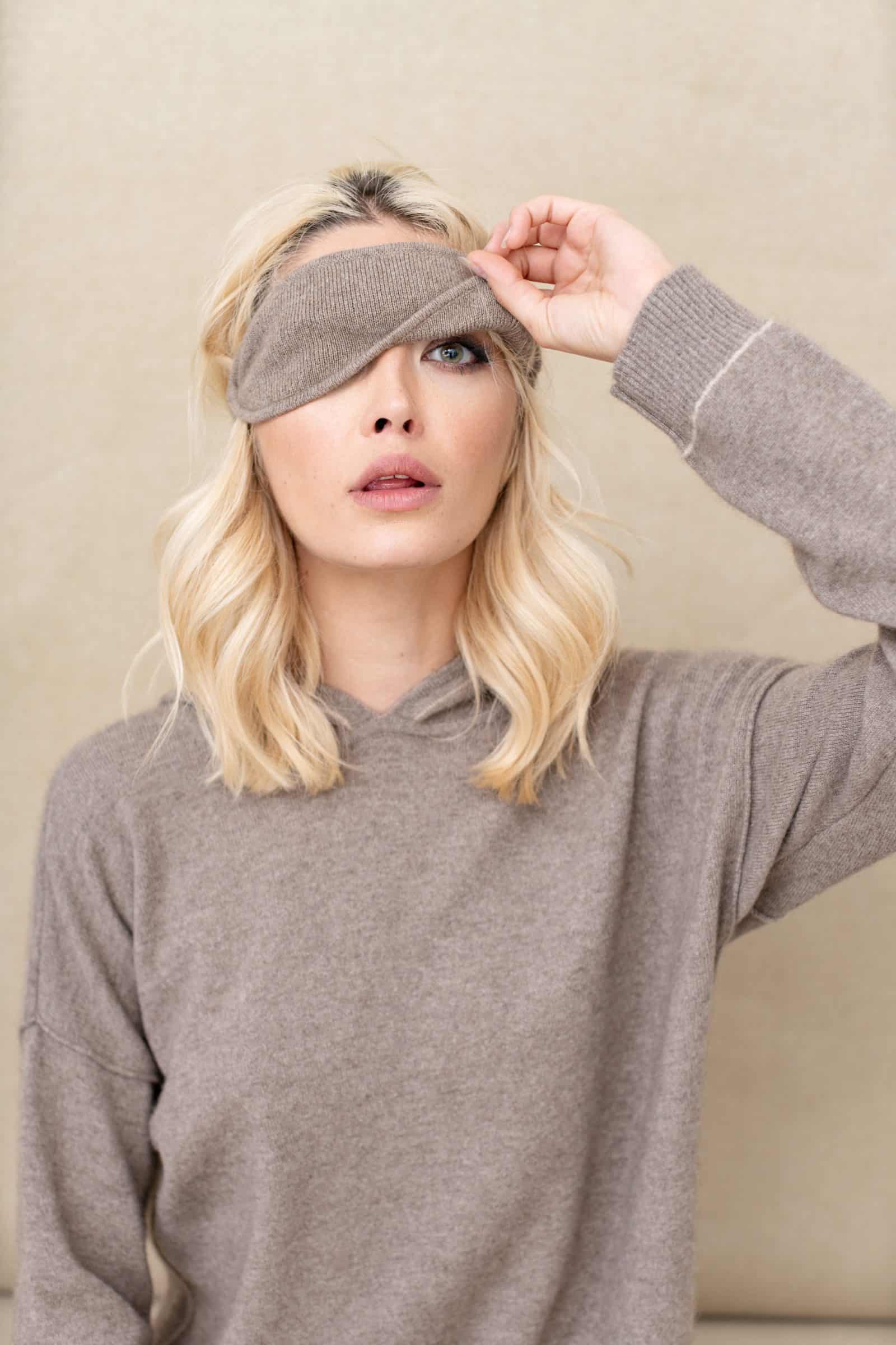 Designerul Laura Hincu povesteste despre buiness-ul cu matase si casmir