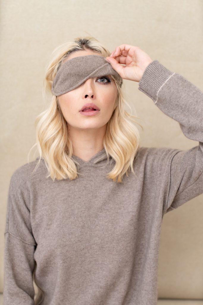 Designerul Laura Hincu povesteste despre buiness-ul cu matase si casmir