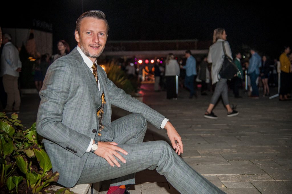 De vorba cu Adrian Buga despre arta si lucrarile pictoritei Eva Cerbu Siegler