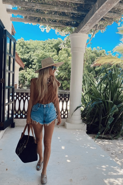 Carmen Negoita safari si plaja in Kenya