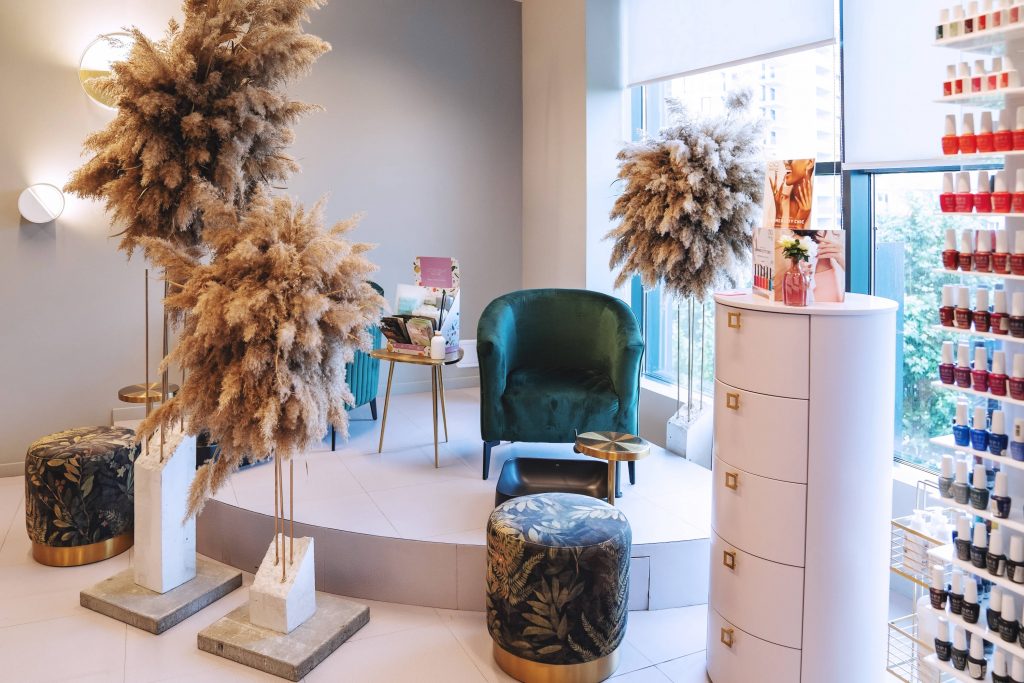 COLORS noua experienta de beauty
