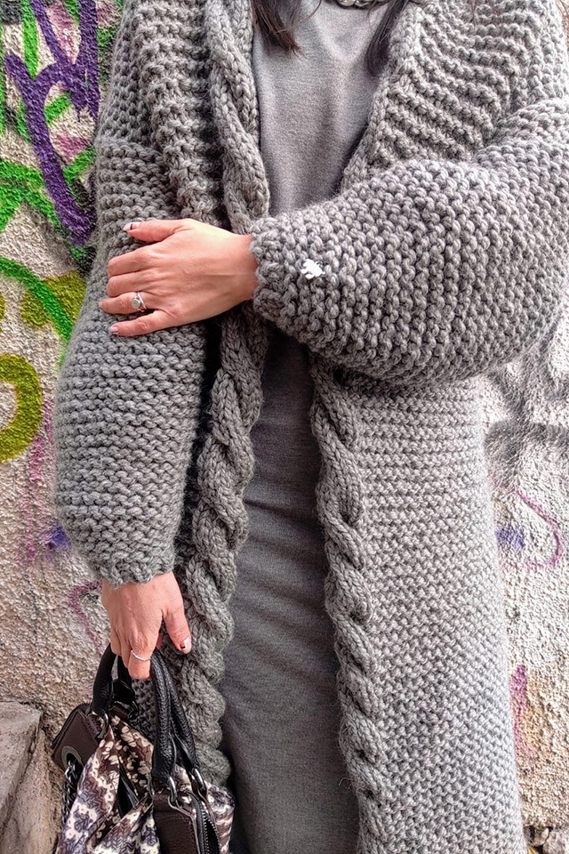 KnitsAmore pulovere facute in Romania