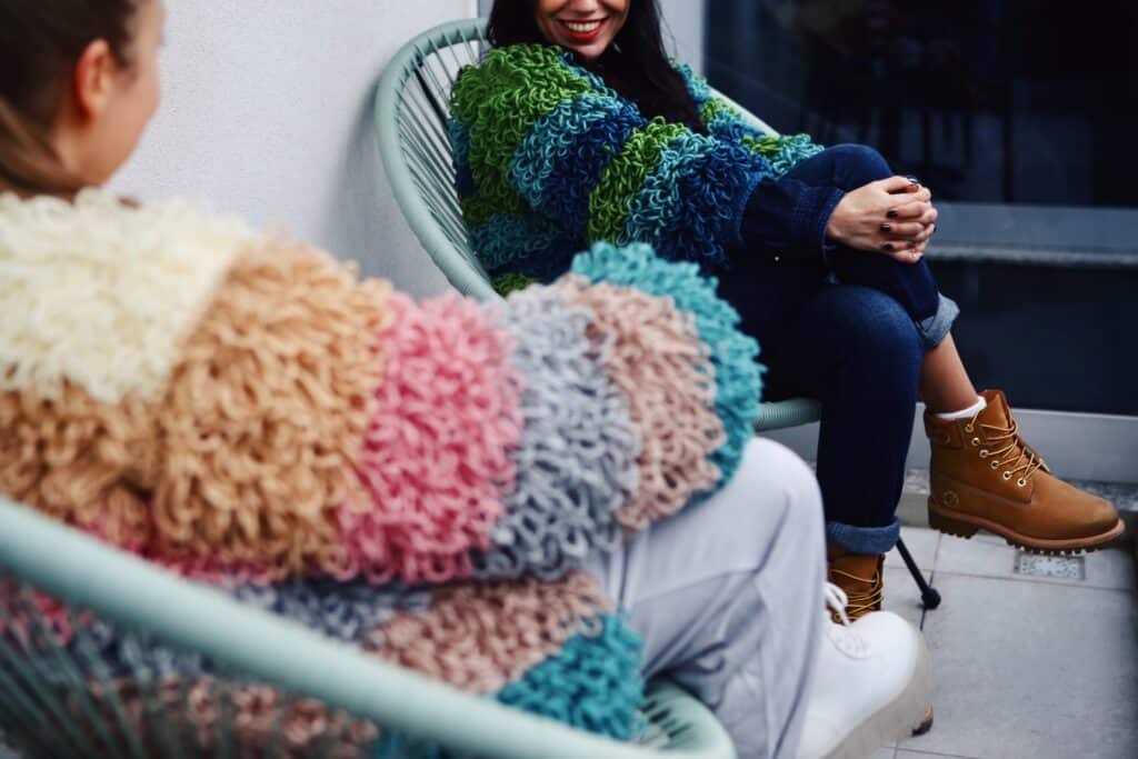 KnitsAmore pulovere facute in Romania