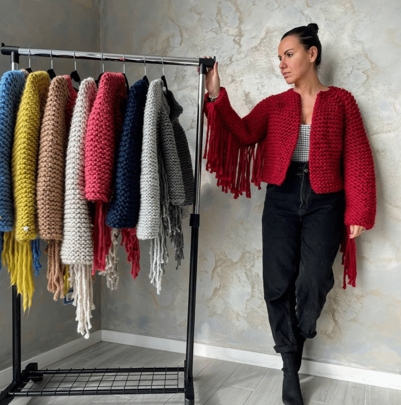 KnitsAmore pulovere facute in Romania