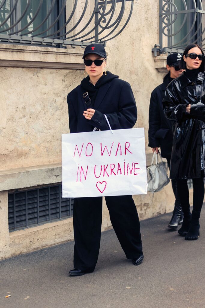 Cum arata moda in vreme de razboi
